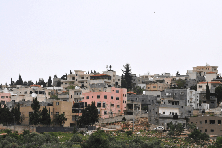 صورة 7 المشروع الاستيطاني ومخطط الطرقات يهدف لخنق الفلسطينيين والاستيلاء على أراضيهم، في الصورة جانب من أحياء رنتيس. المصدر: تصوير المراسل - الجزيرة نت.