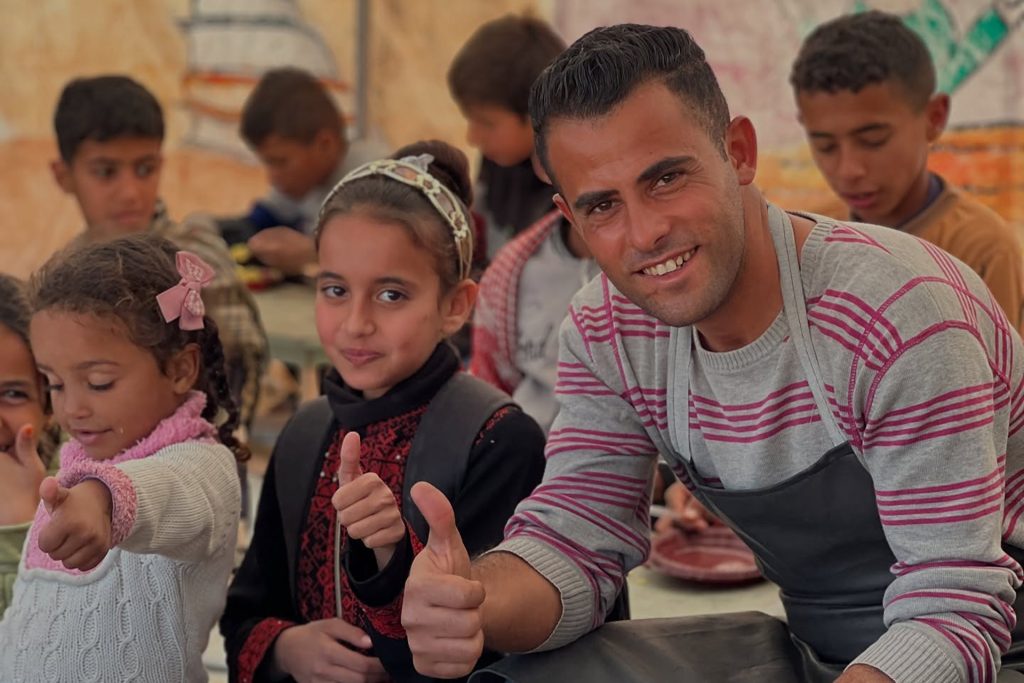 هكذا يتغلب غزيون على إغلاق المعابر ونقص المساعدات