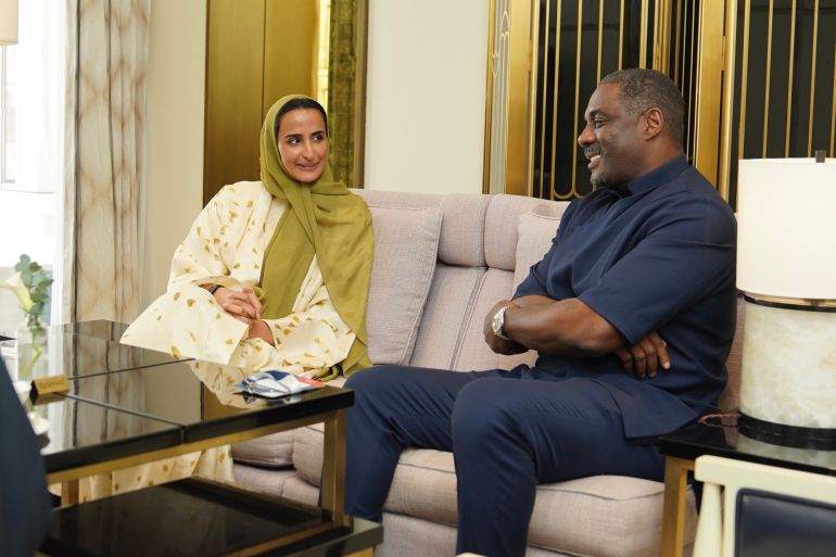 الممثل ادريس مع الشيخة هند بنت حمد ال ثاني نائب رئيس مجلس إدارة مؤسسة قطر للتربية والعلوم وتنمية المجتمع والرئيس التنفيذي للمؤسسة