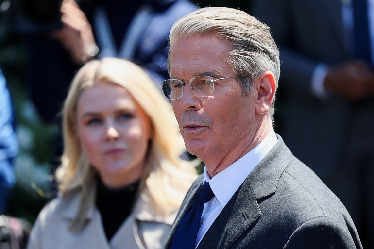 كارولين كلير ليفات U.S. Secretary of the Treasury Scott Bessent and White House Press Secretary Karoline Leavitt speak to the news media about the latest tariff announcement from President Donald Trump, at the White House, in Washington, D.C., U.S. April 9, 2025. REUTERS/Leah Millis