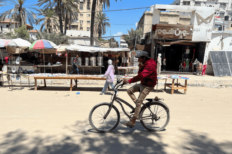 -يعاني الاقتصاد الفلسطيني في غزة من مشكلات خطيرة ومنها نقض العملات النقدية المتداولة بسبب إغلاق البنوك وعدم سماح إسرائيل بإدخالها