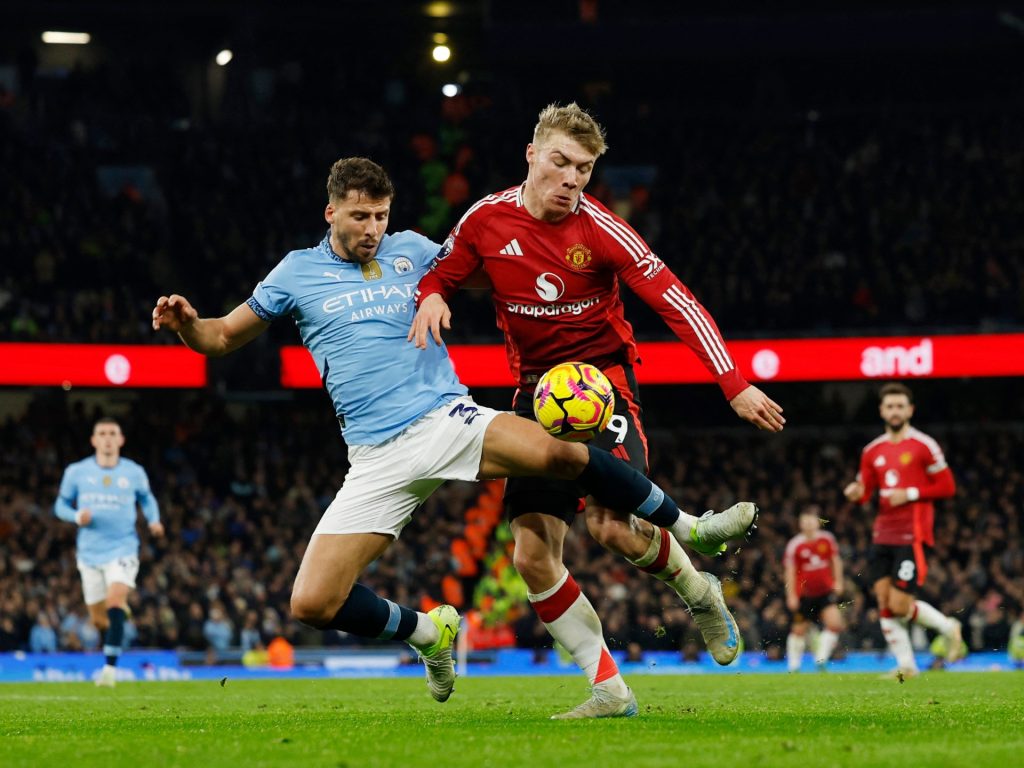 موعد مباراة مانشستر يونايتد ضد سيتي في الدوري الإنجليزي والقنوات الناقلة