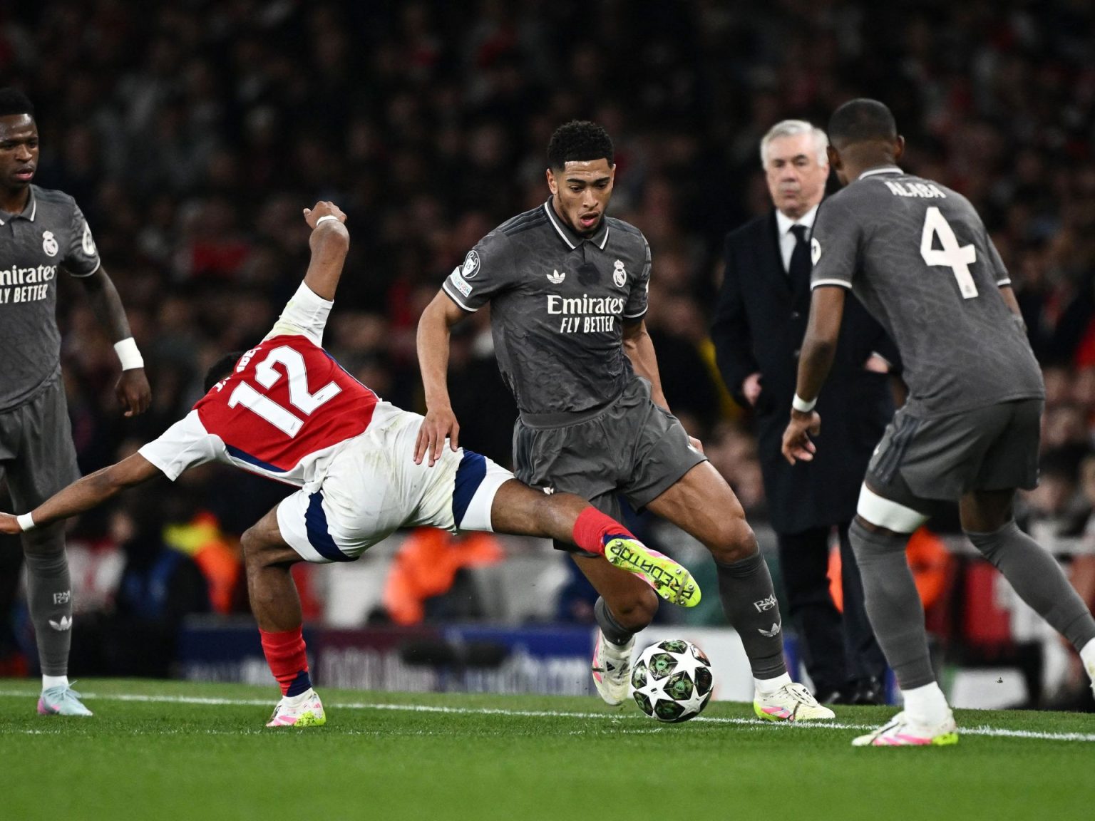 أنشيلوتي يرد على أنباء رحيله عن ريال مدريد ويقر بأفضلية أرسنال