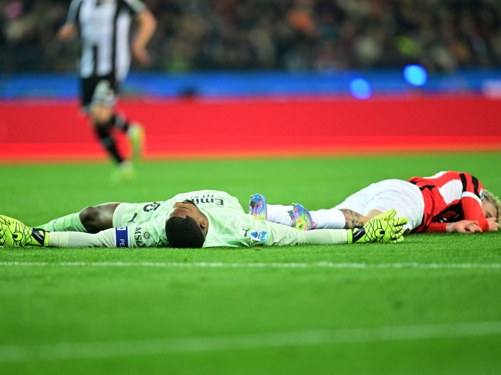 صلوات ودعوات وفقدان الوعي.. إصابة خطيرة لمينيان حارس مرمى ميلان