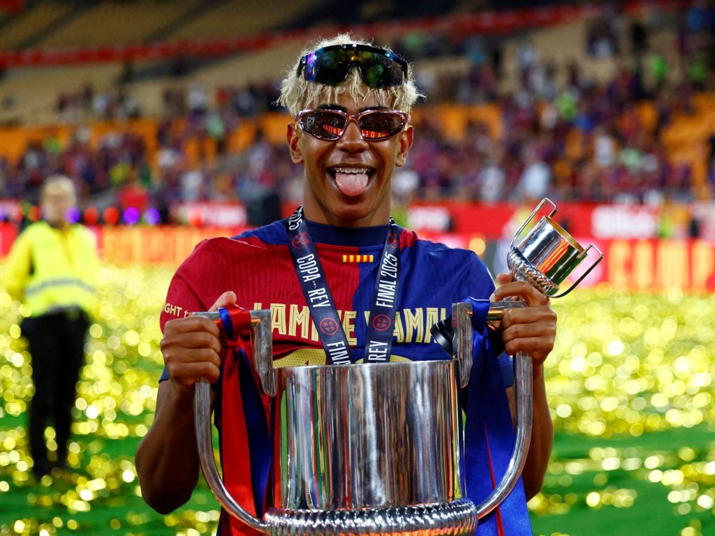 جميع الأرقام القياسية التي حققها لامين جمال جوهرة برشلونة