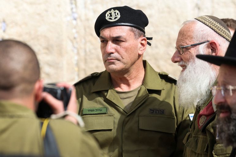 The new Chief of the General Staff, Lieutenant General Eyal Zamir, visits the Western Wall, Judaism's holiest prayer site, in Jerusalem's Old City, March 5, 2025. REUTERS/Ronen Zvulun REFILE - CORRECTING RANK FROM "MAJOR GENERAL EYAL ZAMIR" TO "LIEUTENANT GENERAL EYAL ZAMIR
