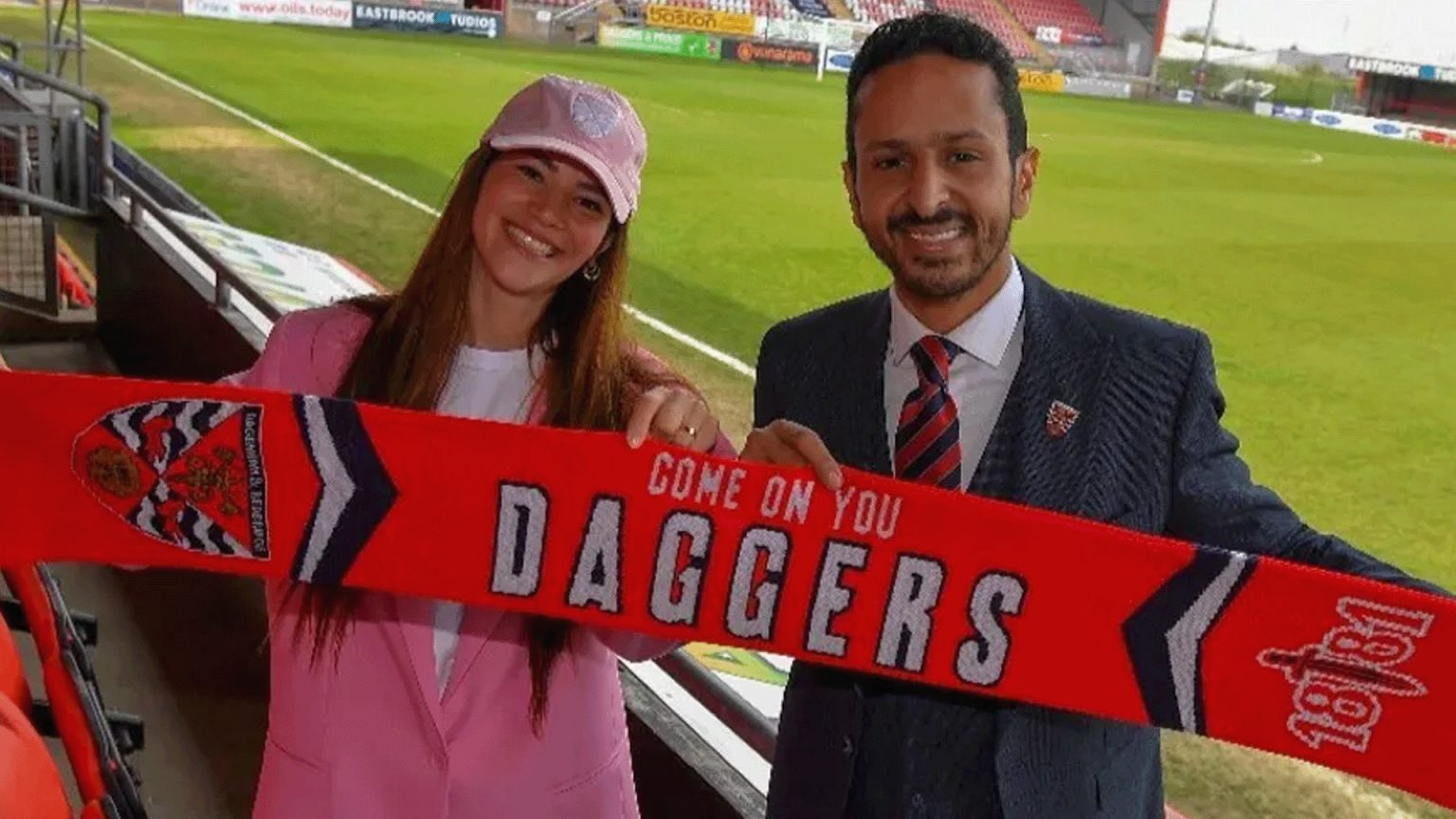 نشطاء يحتفون بيوتيوبر مصري رفض الانصياع للوبي الصهيوني في بريطانيا