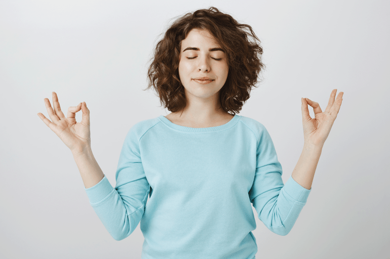 المصدر: فريبيك التوتر مُعدٍ.. كيف تحمي نفسك من عدواه؟ Peaceful and relaxed smiling woman with closed eyes meditating to find nirvana