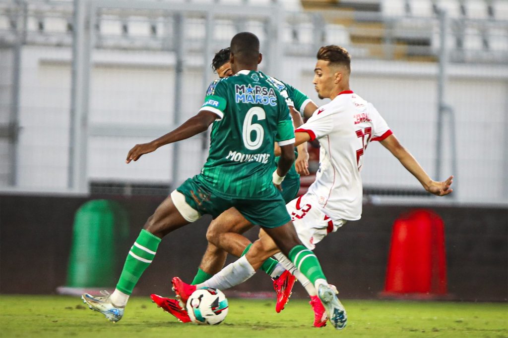 عودة الدوري المغربي بعد توقف طويل بقمة الوداد والرجاء