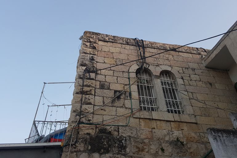 1-أسيل جندي، بيت صفافا، القدس، منزل عائلة عليان الذي اتخذه الجيش الأردني مقرا له خلال حكمه لقسم من القرية(الجزيرة نت)
