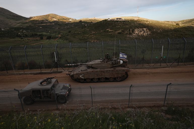 epa12084273 Israeli Merkava tanks roll past the ceasefire line, on their way to the buffer zone between Israel and Syria near the village of Majdal Shams in the Israeli-annexed Golan Heights, 08 May 2025. The Israeli army reported that it has begun operating a mobile forward facility for triaging the wounded in southern Syria, in the area of ​​the village of Hadar. EPA-EFE/ATEF SAFADI