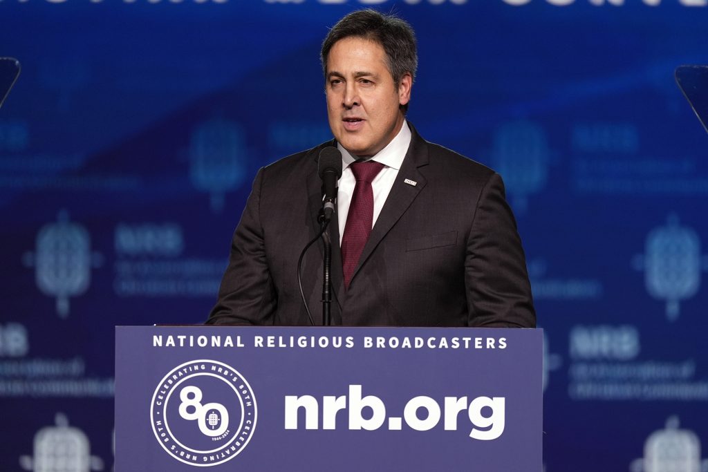 بول دانز مهندس الثورة الإدارية الأميركية ومنظر “الترامبية” الجديدة