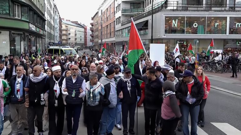 المظاهرات الرافضة للحرب الإسرائيلية على غزة اجتاحت كل مدن العالم (الجزيرة)