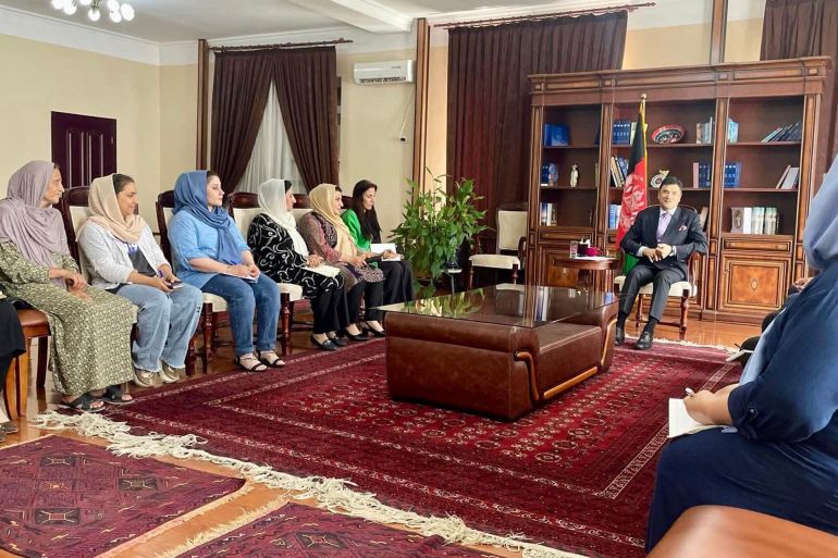 نفى ظاهر أغبر، السفير الأفغاني لدى الحكومة الأفغانية السابقة لدى طاجيكستان في الحكومة السابقة، وجود عمليات ترحيل جماعي، مؤكداً أن العائدين رجعوا صفحة السفير ظاهر أغبر، ممثل الحكومة الأفغانية السابقة في دوشنبه – طاجيكستان