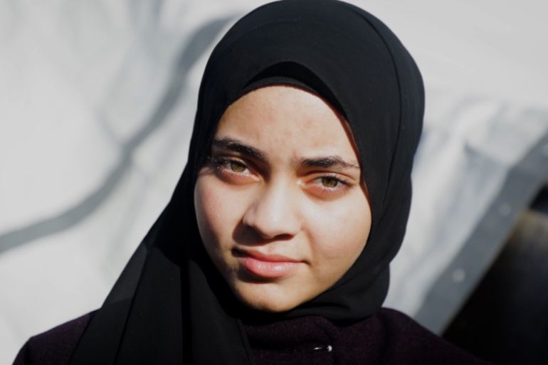 سجود فقدت أمها وهربت من الموت.. طفلة تقود أسرتها في خيام غزة