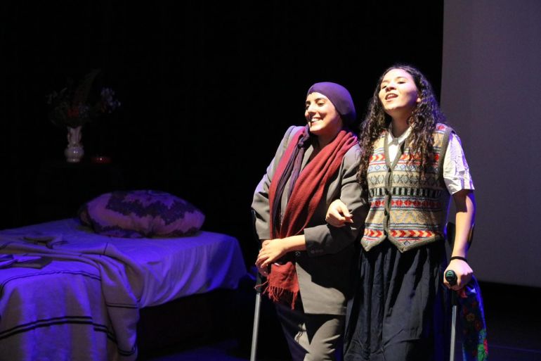 فرقة مسرحية مشاركة