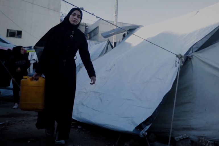 سجود فقدت أمها وهربت من الموت.. طفلة تقود أسرتها في خيام غزة