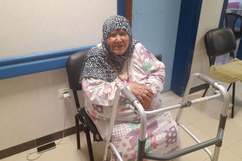 المسنة مسرات اجتمع عليها الحرب والجوع والمرض