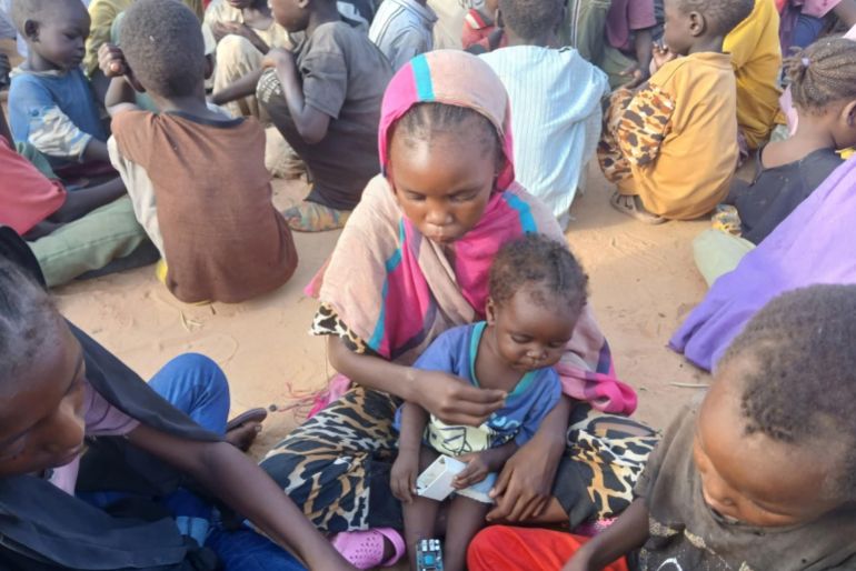 1) معاناة سكان الفاشر في الحصول علي الغذاء (المصدر/ الجزيرة)