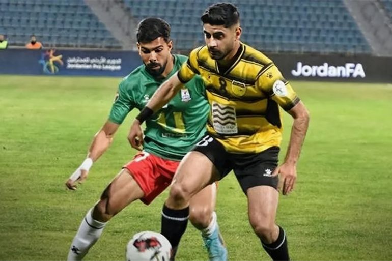مباراة تجمع الحسين إربد حامل اللقب والوحدات في الأردني لكرة القدم