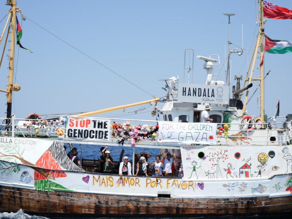 ناشطون على متن “حنظلة”: هدفنا كسر حصار غزة ووقف الإبادة | أخبار