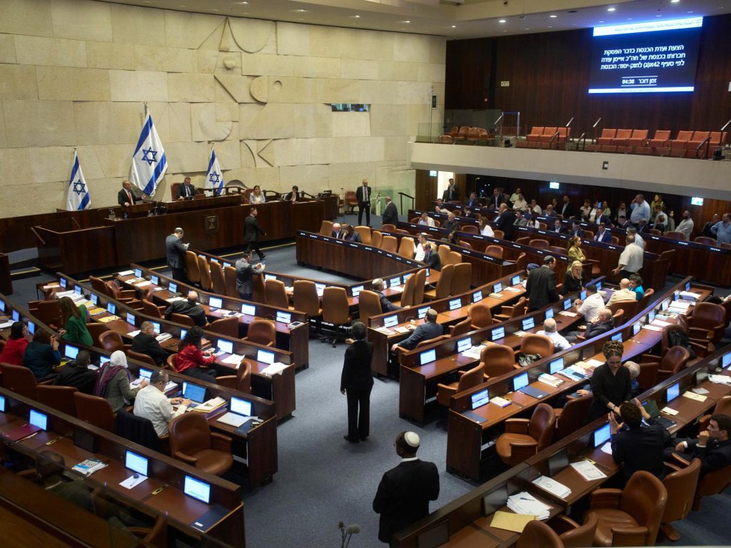 فرض “السيادة” الإسرائيلية على الضفة يقوّض السلطة ويهيئ لكيانات بديلة | سياسة