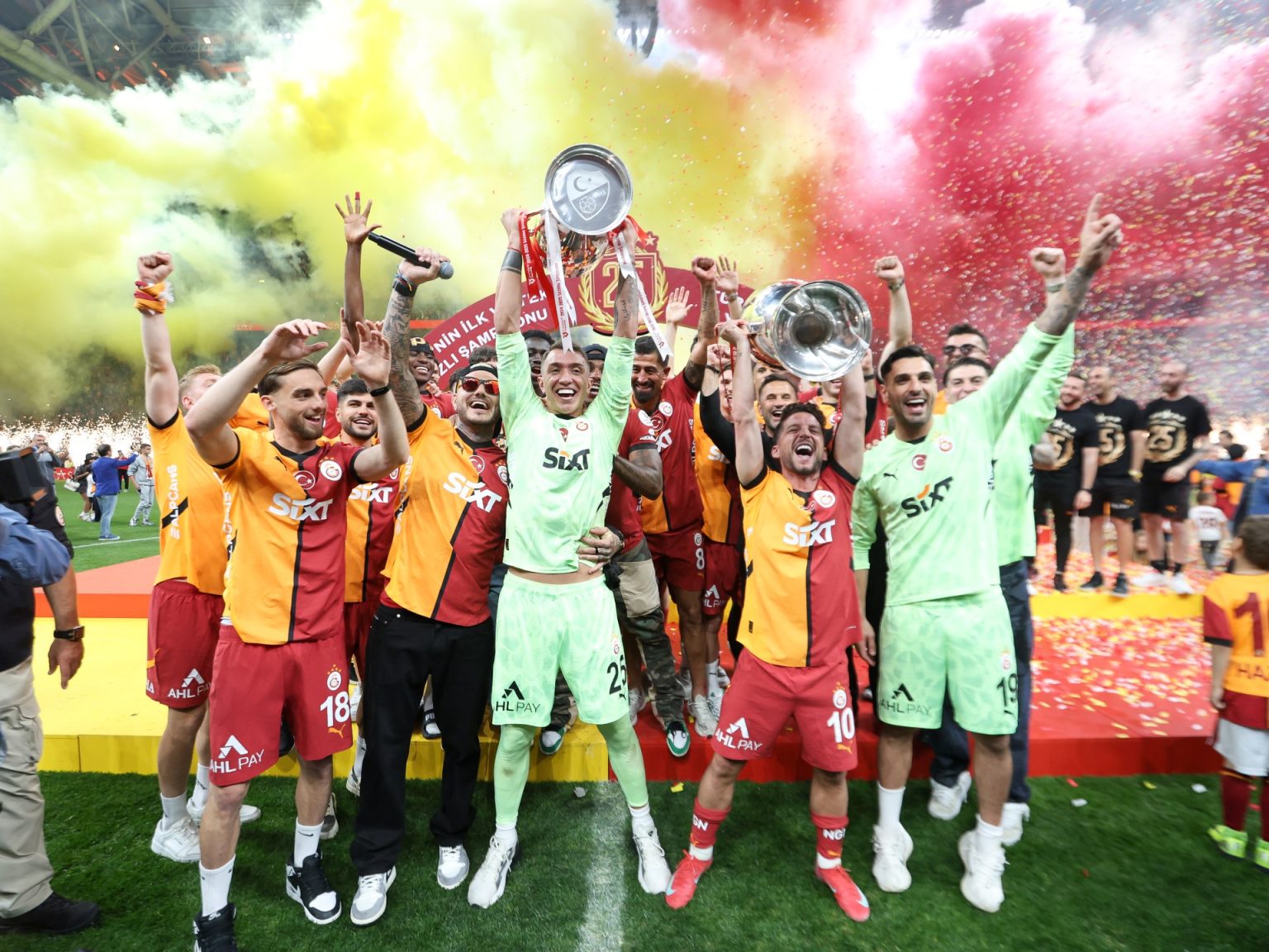 صفقات بالملايين وديون بالمليارات.. البذخ يهدد الأندية التركية بـ”انتحار مالي مؤجل” | رياضة