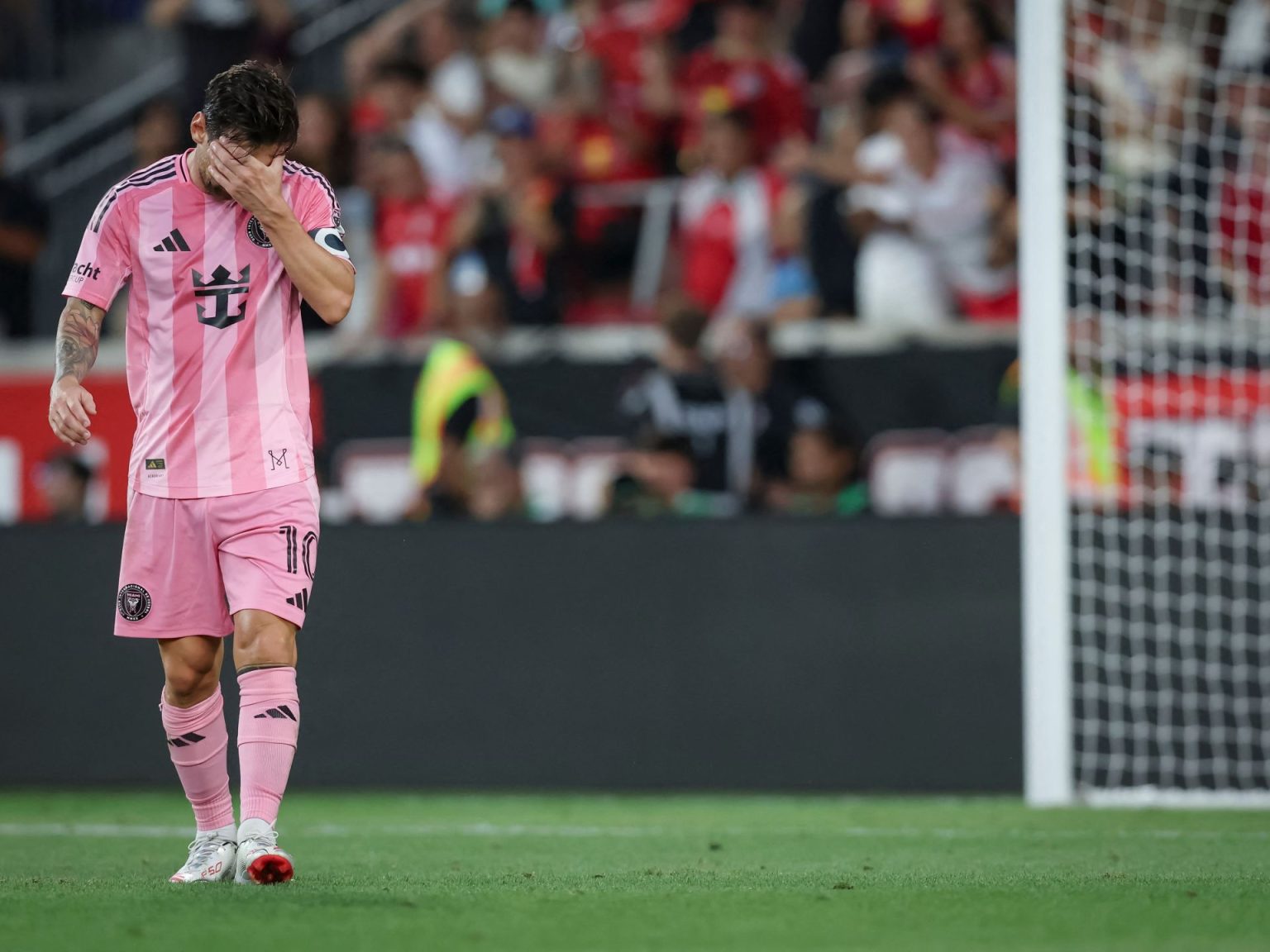 رابطة الدوري الأميركي تفرض عقوبة على ميسي وألبا