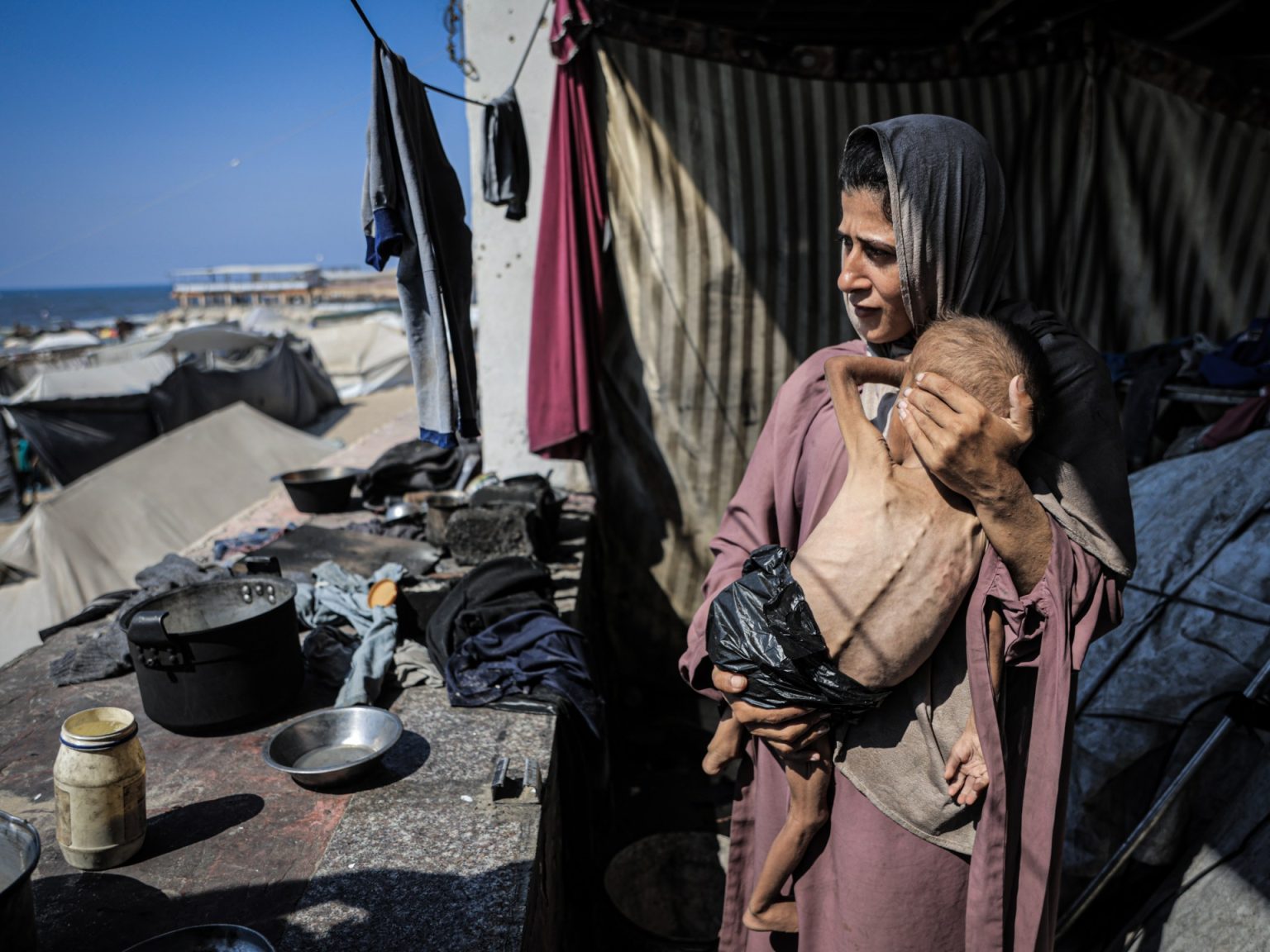 إبادة غزة بالتجويع بين العجز الأممي والغطاء الأميركي