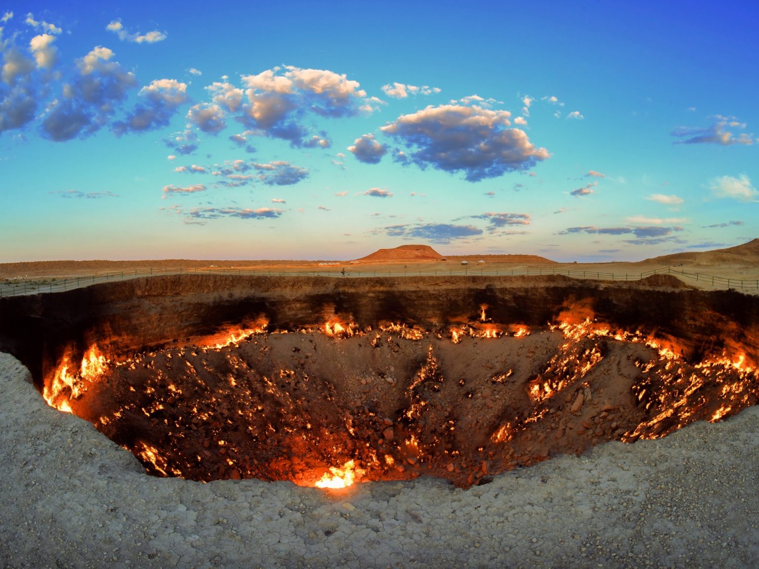 “بوابة الجحيم” في تركمانستان.. ما سر الفوهة المشتعلة التي لا يمكن إخمادها؟ | علوم