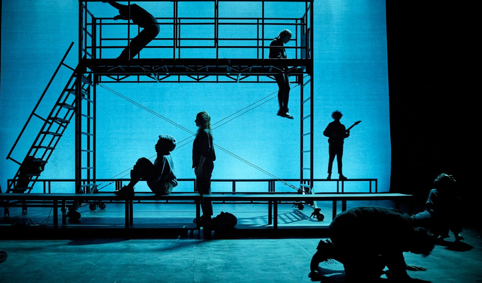 مسرح تمارا السعدي يسلّط الضوء على أطفال الرعاية الاجتماعية في فرنسا