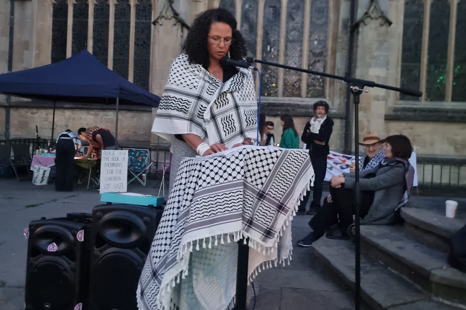 18 ساعة والبريطانيون يتلون أسماء 15 ألف طفل شهيد في غزة