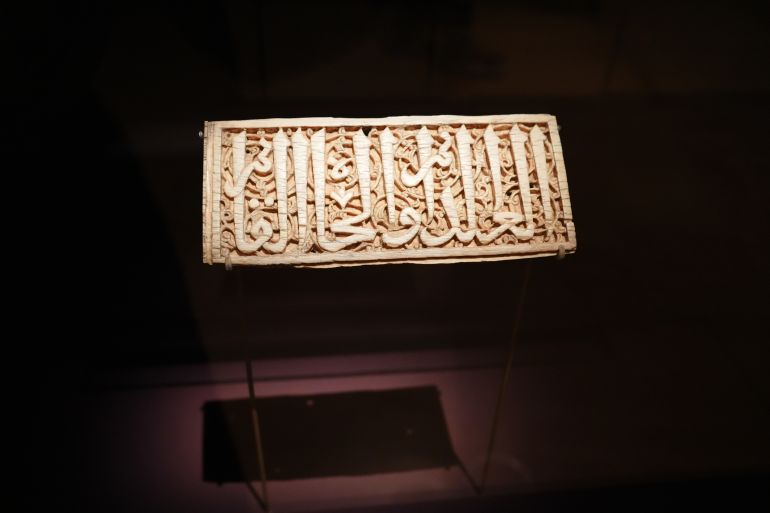 متحف اللوفر يروي حكاية سلطنة المماليك في باريس لقطات متنوعة من قاعات المعرض والقطع المعروضة