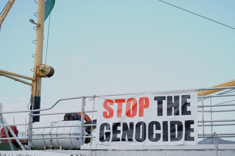 ⁨ "أنشطة فنية ورسومات أطفال.. مدينة غاليبولي تستضيف سفينة حنظلة قبل بداية رحلتها لكسر الحصار عن غزة"⁩