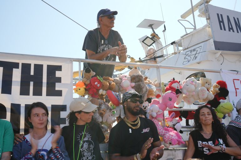 صور بعثتها موفدة الجزيرة إلى الميناء التي انطلقت منه السفينة حنظلة إلى غزة