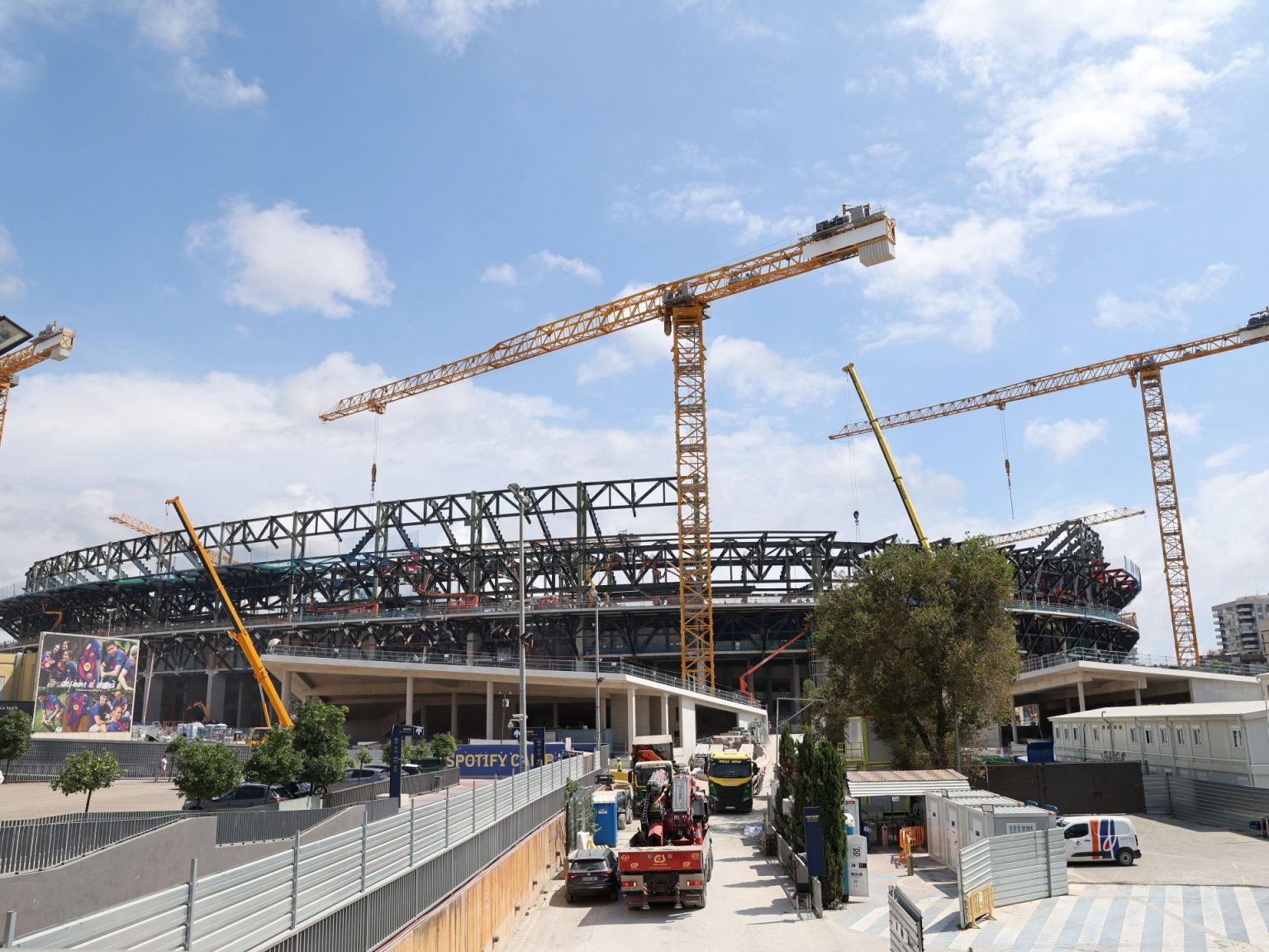 صدمة في برشلونة بعد تسريب فيديو لملعب كامب نو