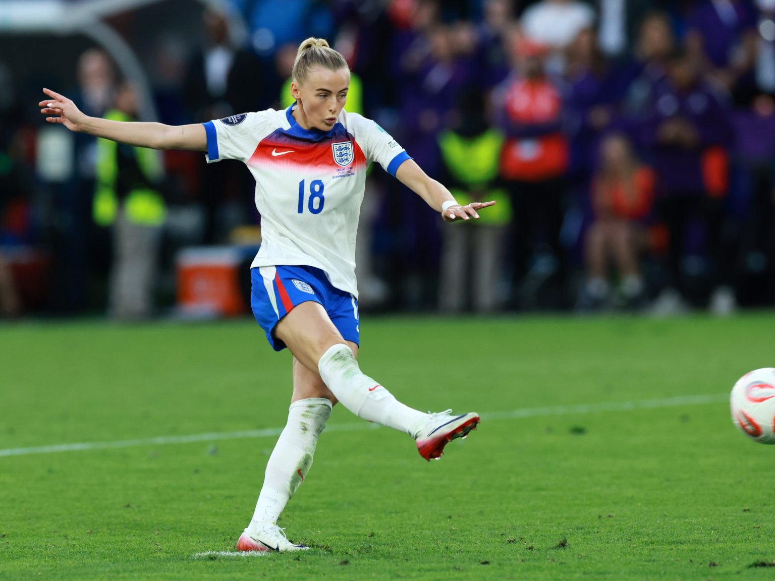 شاهد.. ركلة كيلي “المذهلة” بنهائي يورو السيدات تتفوق على نجوم البريميرليغ | رياضة