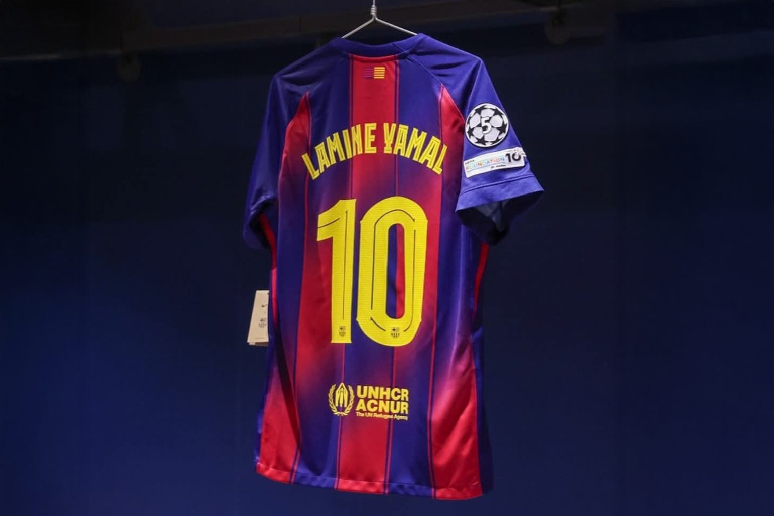 جنون جماهير برشلونة بالقميص رقم “10” الخاص بلامين جمال