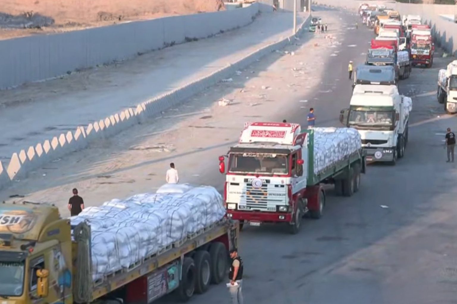 ناشطون: المساعدات المفاجئة لغزة محاولة لتجميل صورة إسرائيل