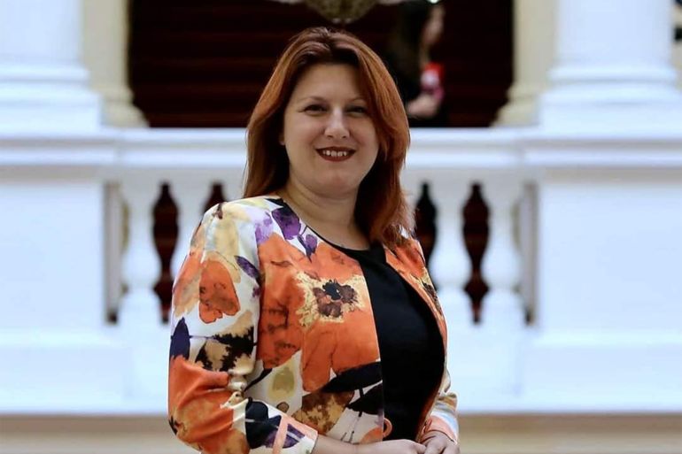 (أستاذة علم الاجتماع في جامعة صوفيا ووزيرة العمل السابقة)