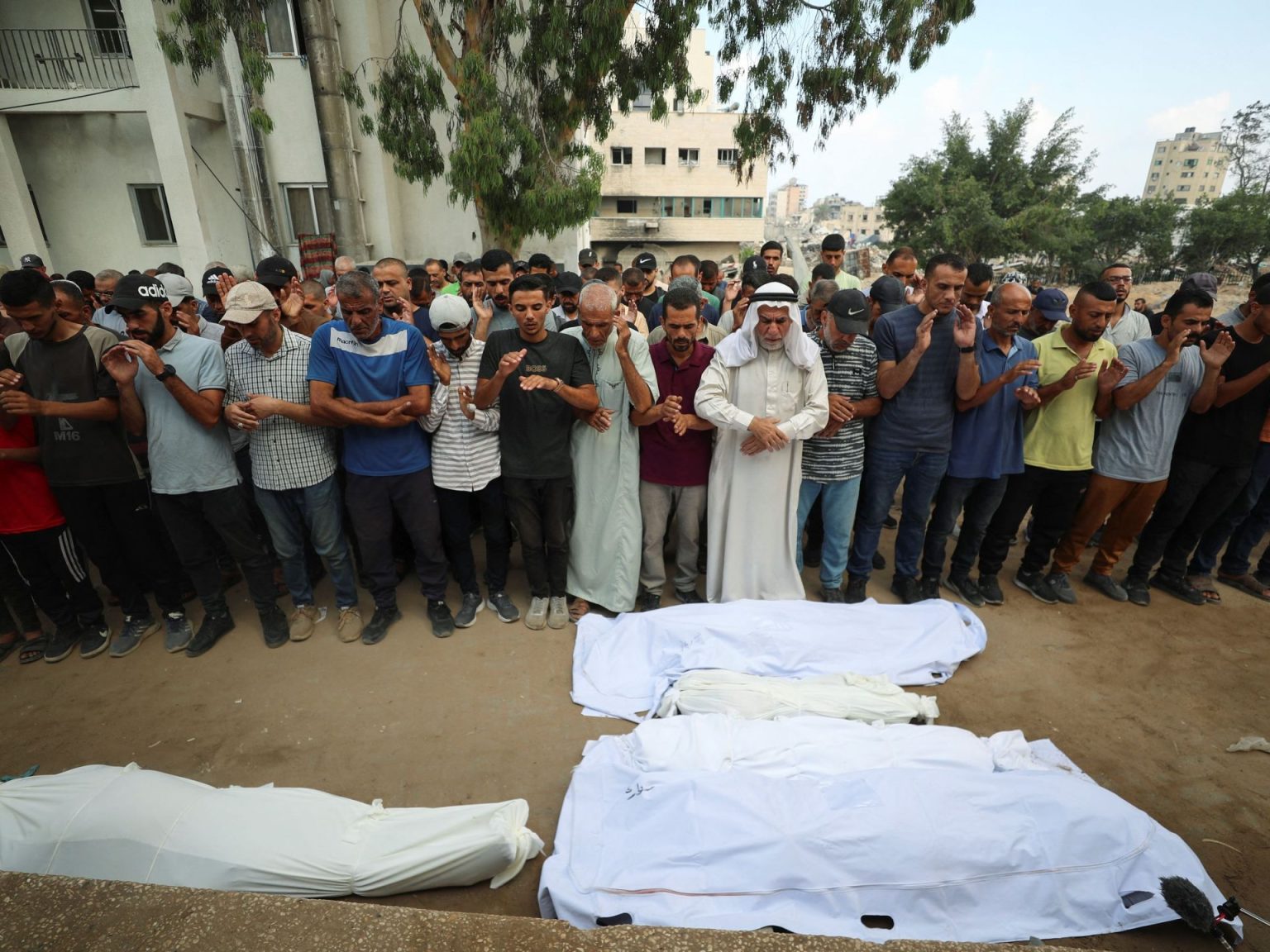 عشرات الشهداء بغزة وجيش الاحتلال يقدم خططا لاستمرار القتال