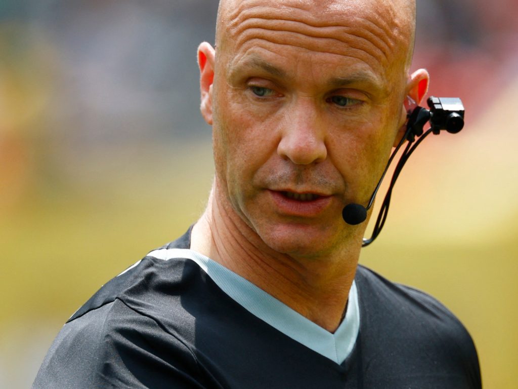 قرار يمهد لاستخدام كاميرات بأجساد الحكام في كأس العالم 2026