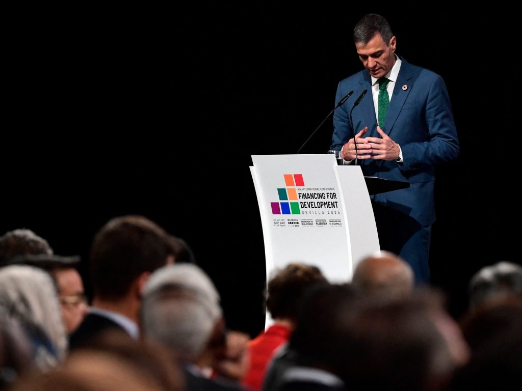 من الناتو لإشبيلية.. إسبانيا تدعم التنمية وتعارض المزيد من التسليح