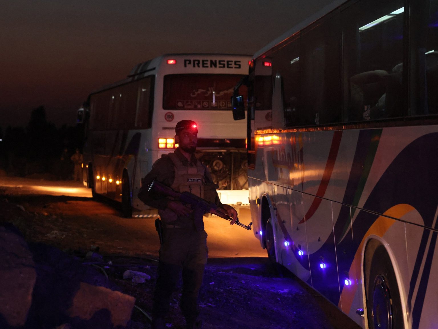 آخر دفعة من أهالي العشائر تغادر السويداء والحكومة تعلن إنجاز المسار الأول للاتفاق