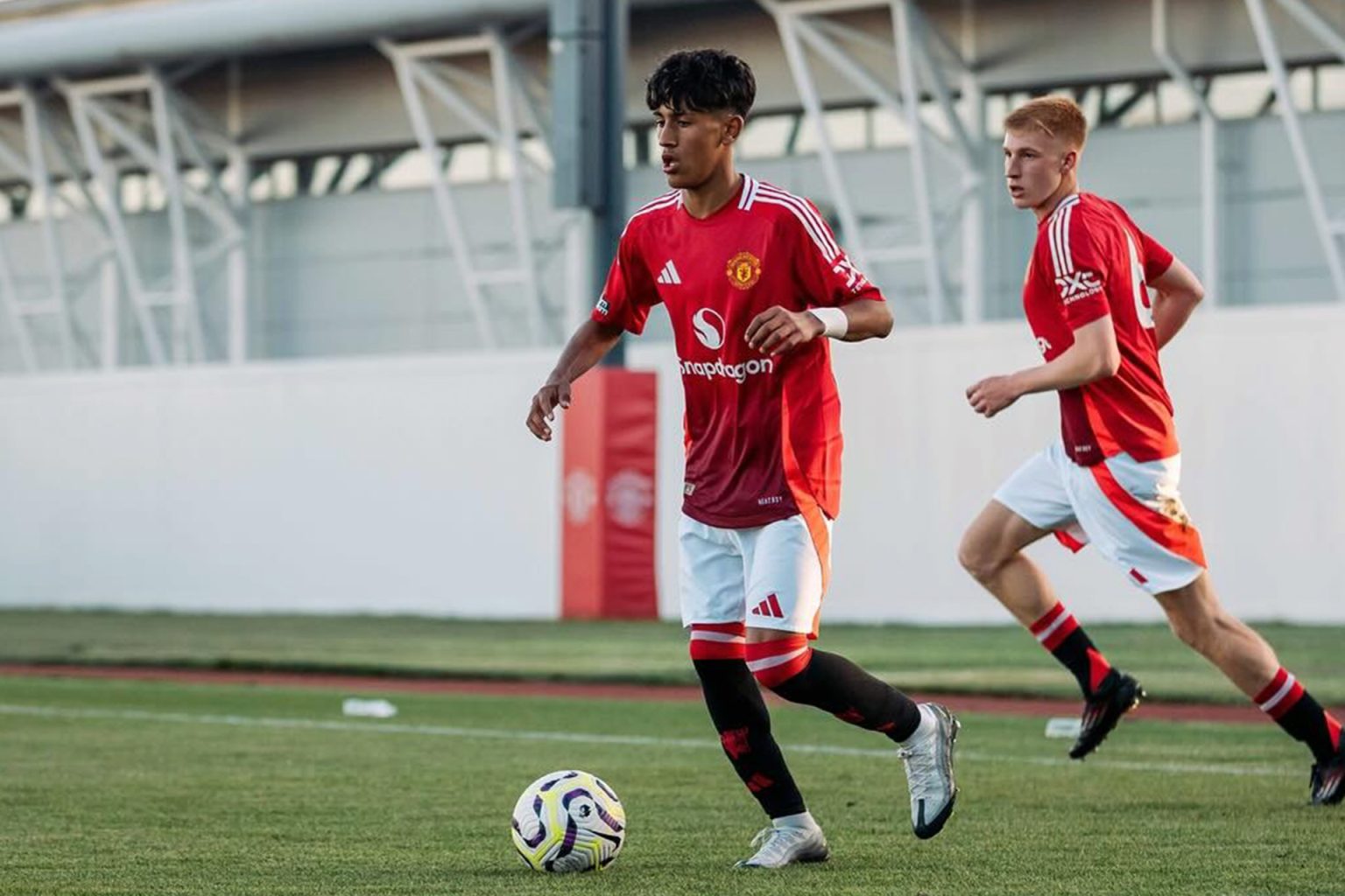 “ميسي الصغير” على وشك توقيع عقد جديد مع مانشستر يونايتد