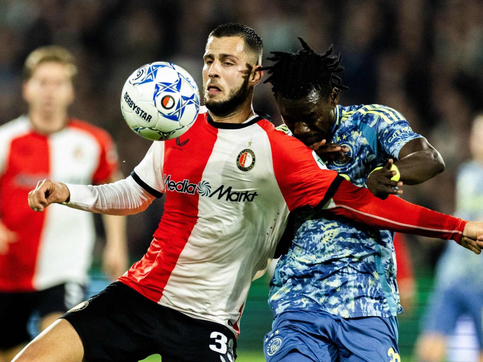 انهيار غريب لصفقة انضمام مدافع فينورد إلى النصر السعودي