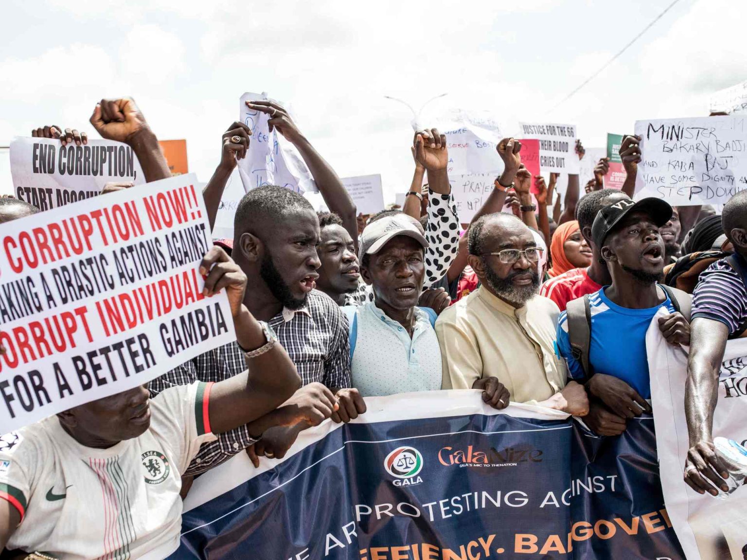 مظاهرات غاضبة في غامبيا تطالب بمحاسبة الفاسدين