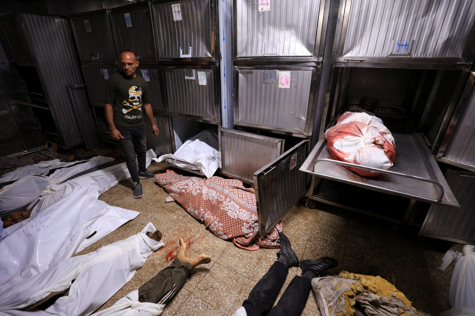 قصف إسرائيلي استهدف خيام نازحين بمخيم الشاطئ في غزة