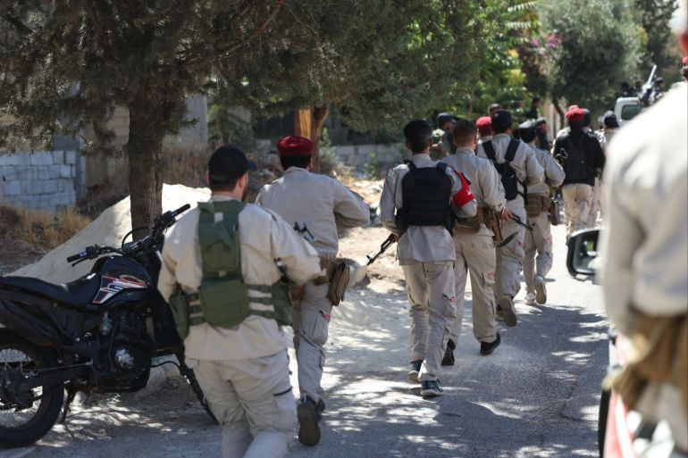 دخول قوات الشرطة العسكرية إلى محافظة السويداء بالتنسيق مع وزارة الداخلية، لضبط الأمن وحماية الممتلكات العامة والخاصة، ومنع أي تجاوزات، وذلك في إطار الجهود المستمرة لتعزيز السلم الأهلي وفرض سيادة الدولة.- الصور من وزارة الدفاع السورية