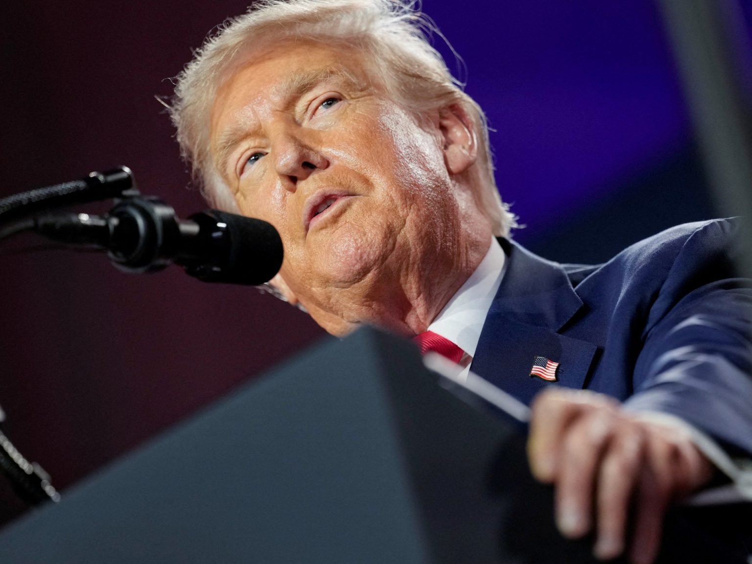 أميركا تبدأ فرض التعريفات الجديدة على منتجات عشرات الدول